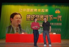 這個(gè)暑假怎么過(guò)?參加少年演講家學(xué)習動(dòng)力營(yíng)