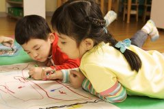 暑假父母急著(zhù)給小孩子報班學(xué)英語(yǔ)有必要嗎？