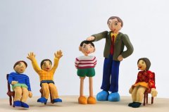 父母不該拿孩子過(guò)去的錯誤來(lái)懲罰孩子現在與將來(lái)