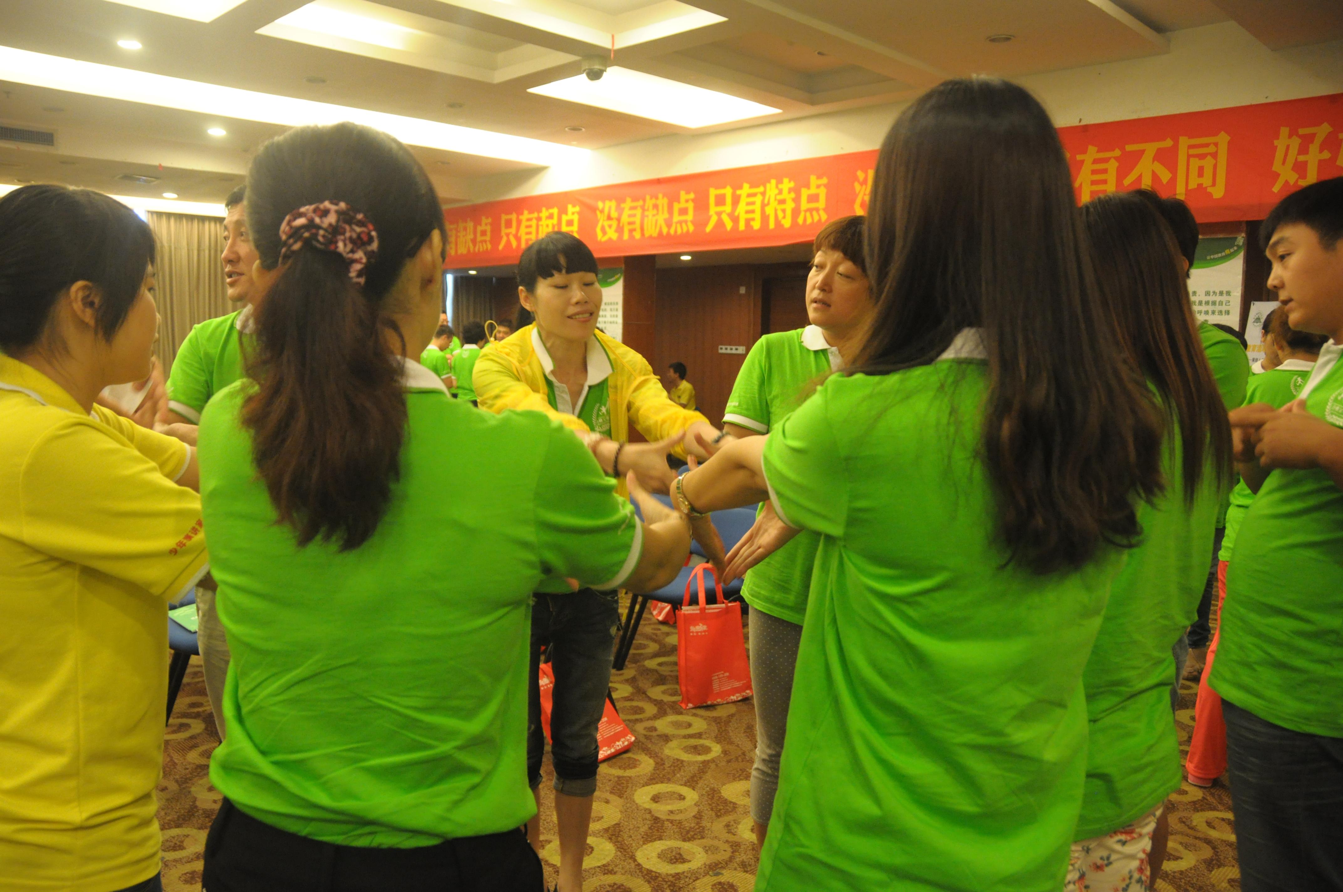父母大學(xué)激情展示愛(ài)的行為喲喲歌