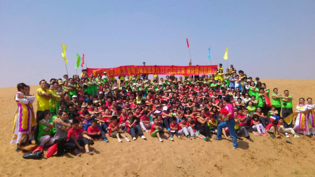 少年演講家夢(mèng)想主題教育體驗園的奠基典禮在庫布齊沙漠邊緣的鄂爾多斯杭錦旗舉行