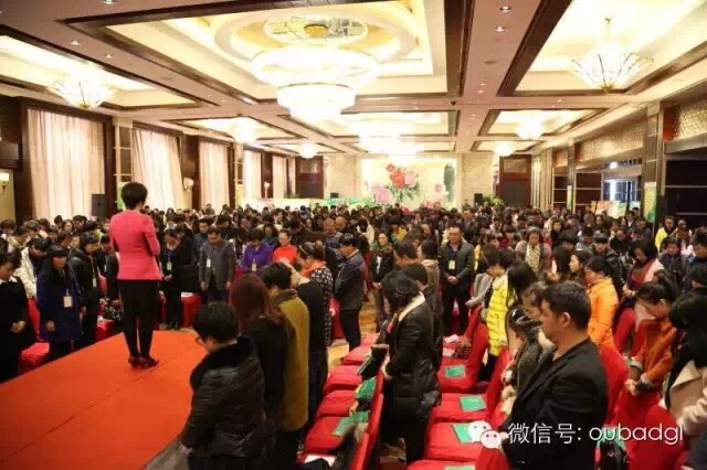 2014年12月13日，國家公祭日，與會(huì )集體默哀三分