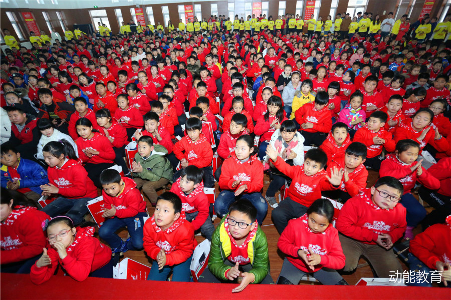 《動(dòng)能貴人特訓營(yíng)》是少年演講家追尋動(dòng)能貴人成就自己