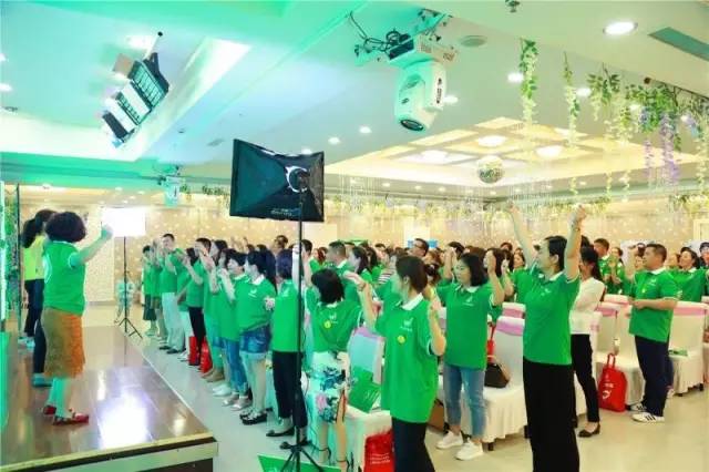 內蒙巴彥淖爾父母走進(jìn)歐爸課堂學(xué)習愛(ài)的教育與演講