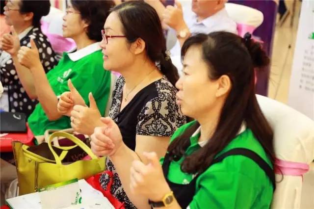 內蒙巴彥淖爾父母走進(jìn)歐爸課堂學(xué)習愛(ài)的教育與演講