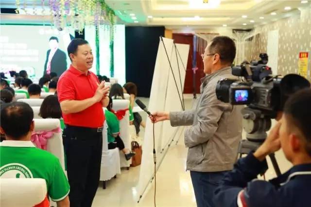 內蒙巴彥淖爾父母走進(jìn)歐爸課堂學(xué)習愛(ài)的教育與演講