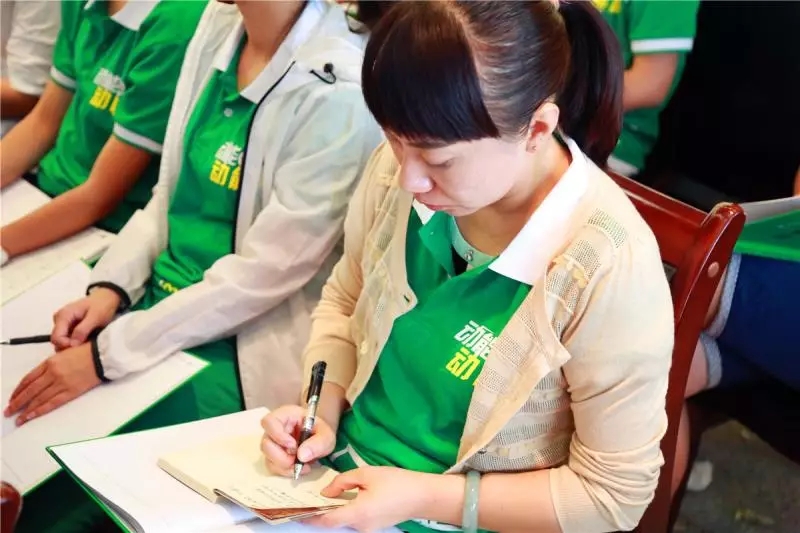 父母成長(cháng)助力子女卓越——云南建水《歐爸·教育與演講之道》隆重開(kāi)課！