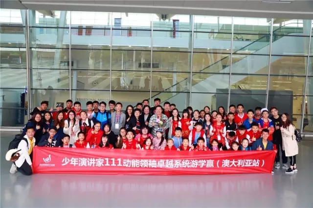 他驚嘆我的自信，我鐘愛(ài)他的柔情